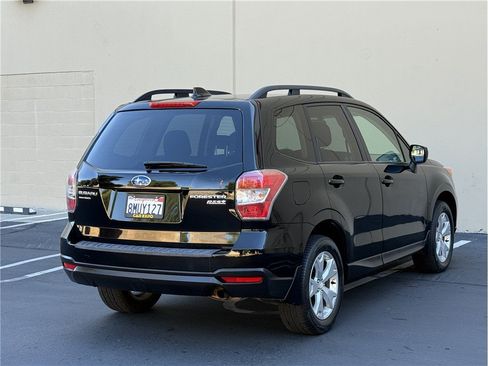 Used 2016 Subaru Forester 2.5i Premium w/ All-Weather Package AWD/4WD image 6