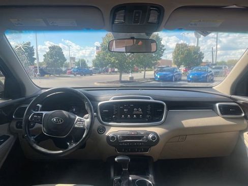 Used 2020 Kia Sorento S image 16