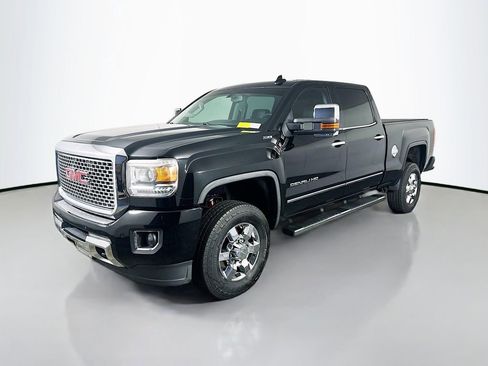 Used 2015 GMC Sierra 3500 Denali w/ Suspension Package, Off-Road AWD/4WD image 3