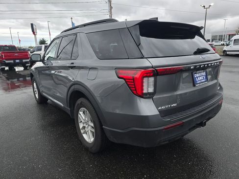 Used 2025 Ford Explorer Active AWD/4WD image 7
