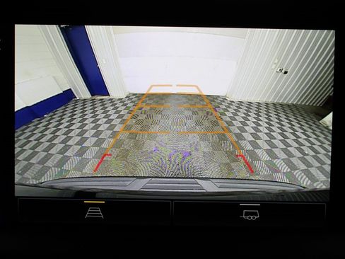 Used 2023 Chevrolet Suburban Premier image 16