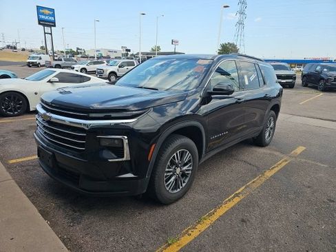 Used 2024 Chevrolet Traverse LT AWD/4WD image 9