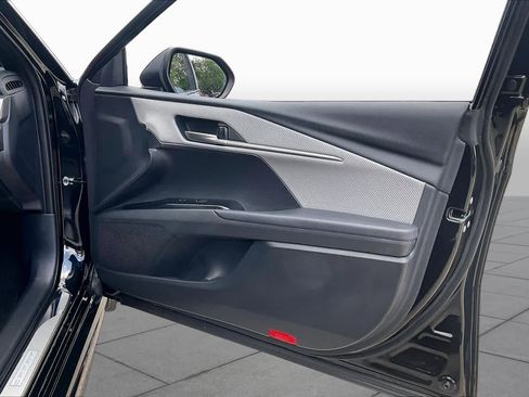 Used 2025 Toyota Camry SE w/ Multimedia Upgrade Package FWD image 22