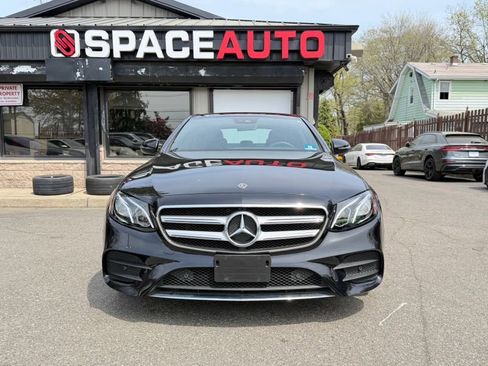 Used 2018 Mercedes-Benz E 300 4MATIC image 2