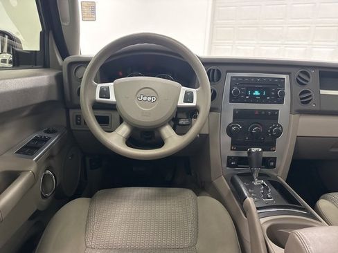 Used 2009 Jeep Commander Sport image 19