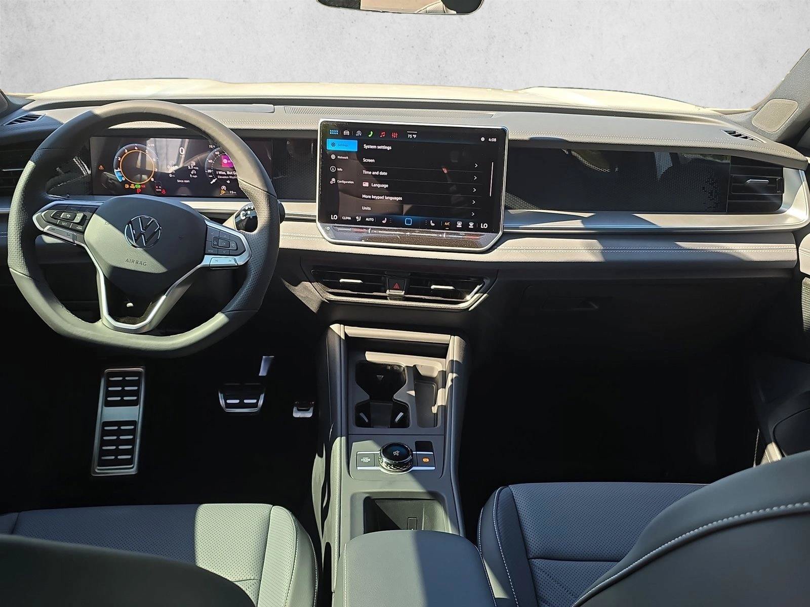 New 2026 Volkswagen Tiguan SE R-Line FWD image 19