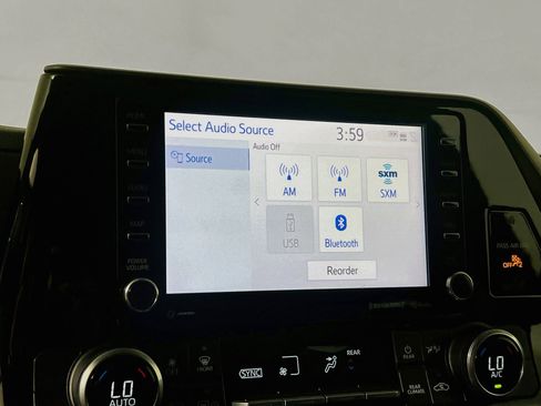 Used 2020 Toyota Highlander LE FWD image 27