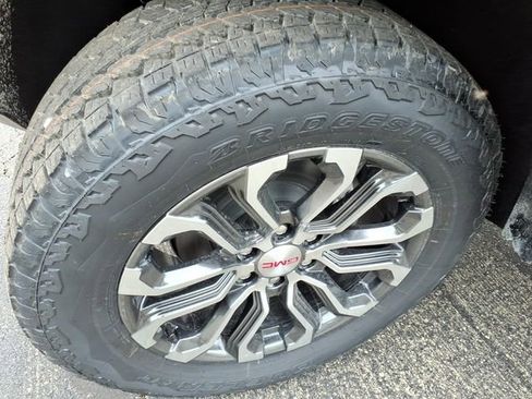 New 2026 GMC Canyon Denali AWD/4WD image 15