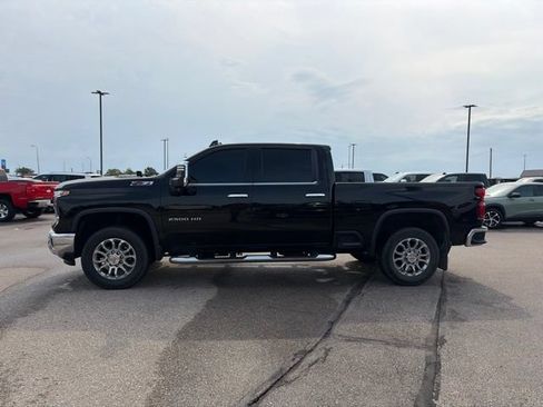 Used 2024 Chevrolet Silverado 2500 LTZ w/ LTZ Plus Package AWD/4WD image 4