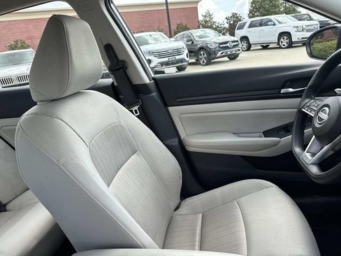 Used 2025 Nissan Altima 2.5 SV FWD image 14