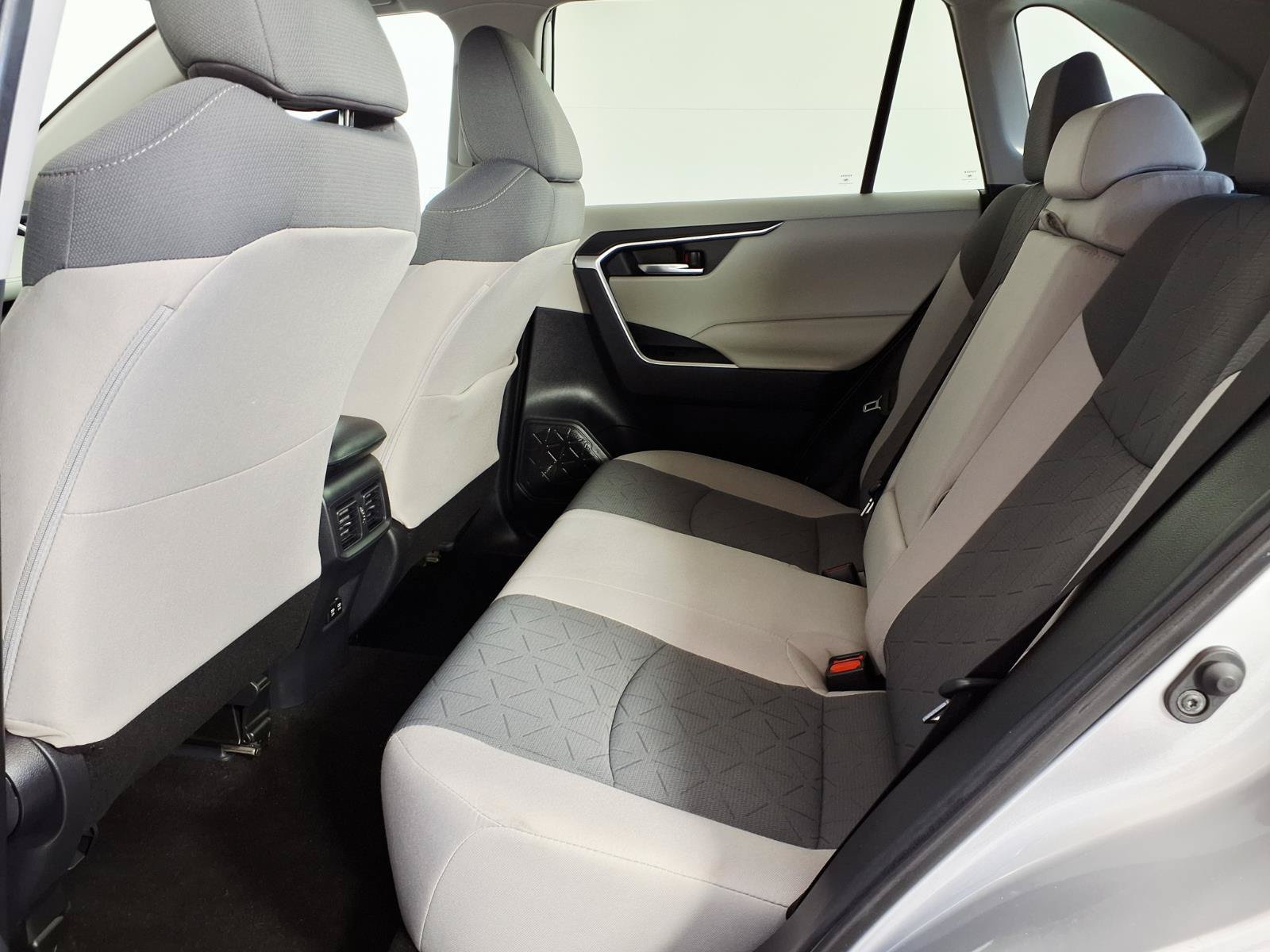 Used 2019 Toyota RAV4 XLE FWD image 11