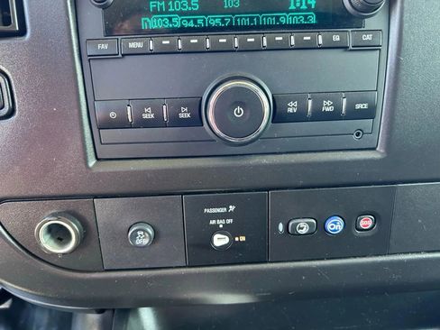 Used 2019 GMC Savana 2500 w/ Driver Convenience Package image 19