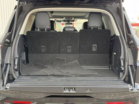 Used 2025 Lincoln Navigator Reserve image 33