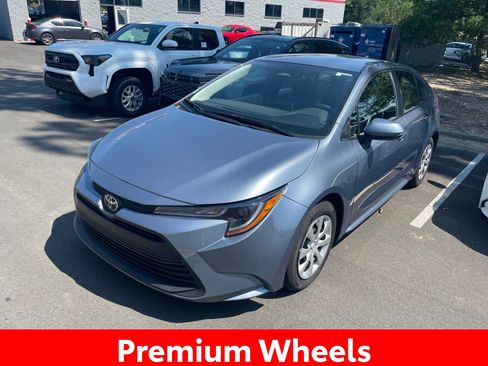 Used 2025 Toyota Corolla LE w/ Convenience Package FWD image 13
