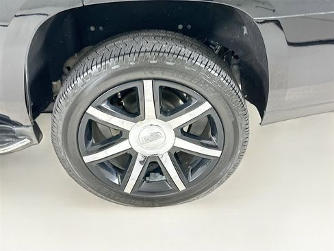 Used 2015 Cadillac Escalade Luxury image 35
