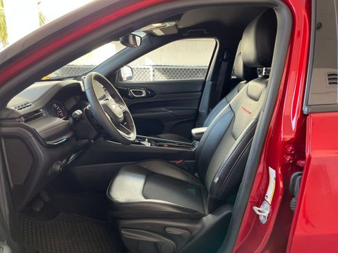 Used 2025 Jeep Compass Trailhawk image 37