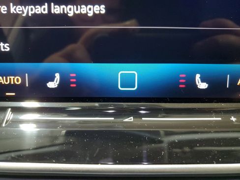 New 2025 Volkswagen Tiguan SE image 8