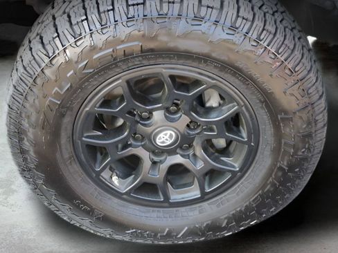 Used 2020 Toyota Tacoma SR w/ SX Package AWD/4WD image 2
