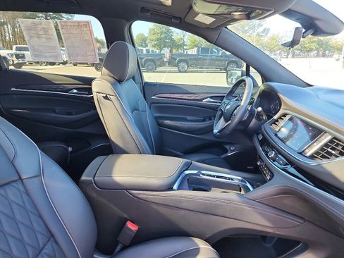 Certified 2024 Buick Enclave Avenir w/ Avenir Technology Package image 7