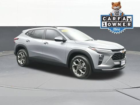 Used 2024 Chevrolet Trax LT w/ Driver Confidence Package FWD image 1