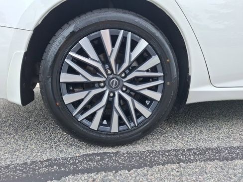 Used 2023 Nissan Altima 2.5 SV image 9