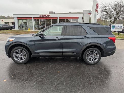 Used 2022 Ford Explorer XLT w/ Equipment Group 202A image 2