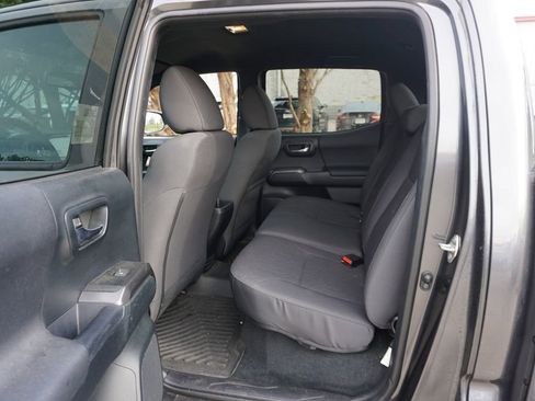 Used 2017 Toyota Tacoma TRD Off-Road image 12