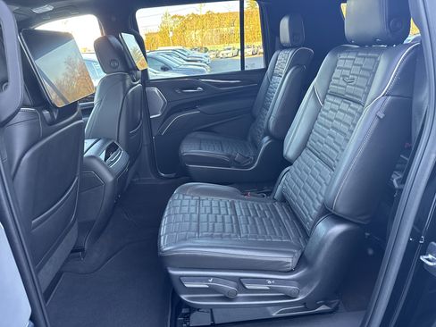 Used 2023 Cadillac Escalade ESV Premium Luxury Platinum image 26