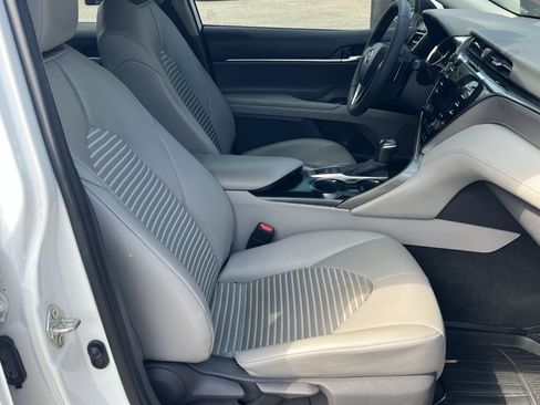 Used 2020 Toyota Camry SE w/ Sunroof Package FWD image 28