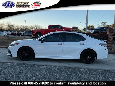 Used 2021 Toyota Camry SE w/ Convenience Package image 4