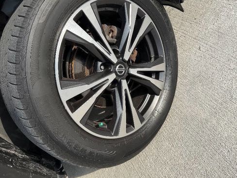 Used 2019 Nissan Rogue SV w/ Sun & Sound Touring Package image 28