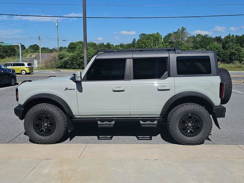 Used 2022 Ford Bronco Outer Banks w/ Sasquatch Package AWD/4WD image 3