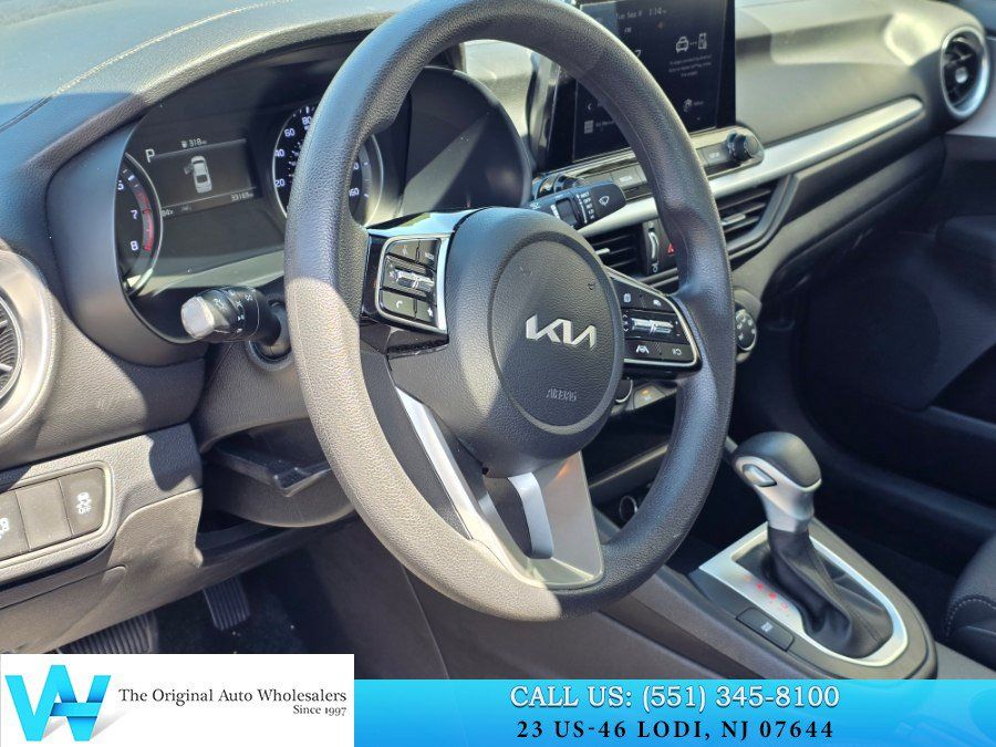 Used 2023 Kia Forte LXS w/ LXS Technology Package FWD image 10