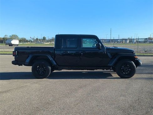 Certified 2023 Jeep Gladiator Sport image 2