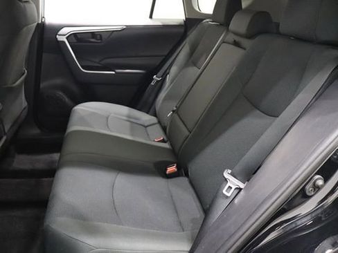 Used 2021 Toyota RAV4 LE image 10