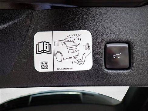 Used 2020 Ford Escape Titanium AWD/4WD image 9