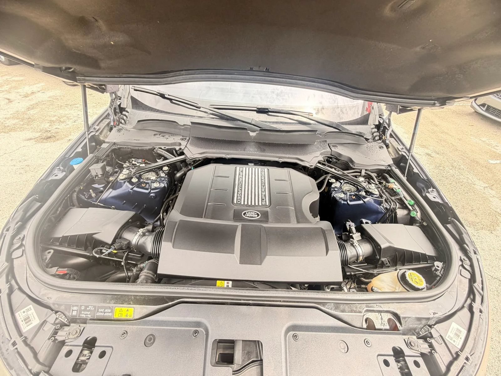 Used 2020 Land Rover Discovery Landmark AWD/4WD image 40