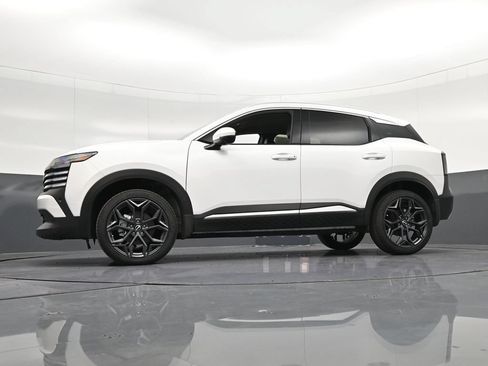 Used 2025 Nissan Kicks SR FWD image 35