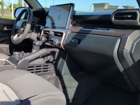 Certified 2025 Toyota Tacoma TRD Off-Road image 28