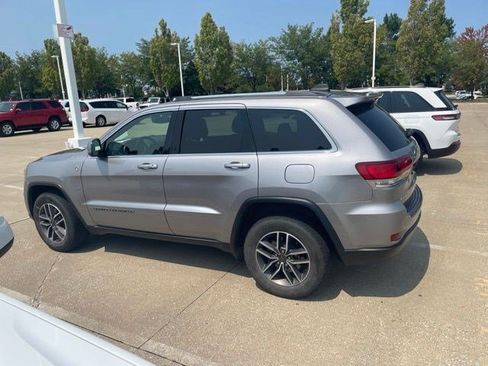 Used 2020 Jeep Grand Cherokee Laredo w/ Quick Order Package 2BN North AWD/4WD image 3