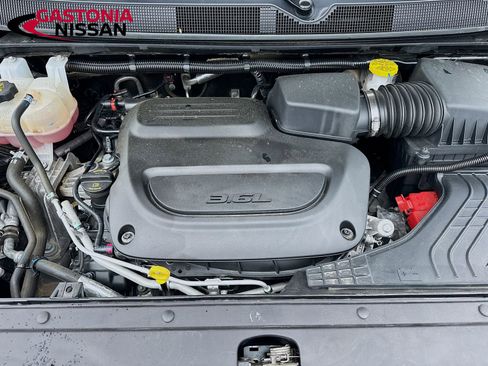 Used 2024 Chrysler Pacifica Touring-L FWD image 40