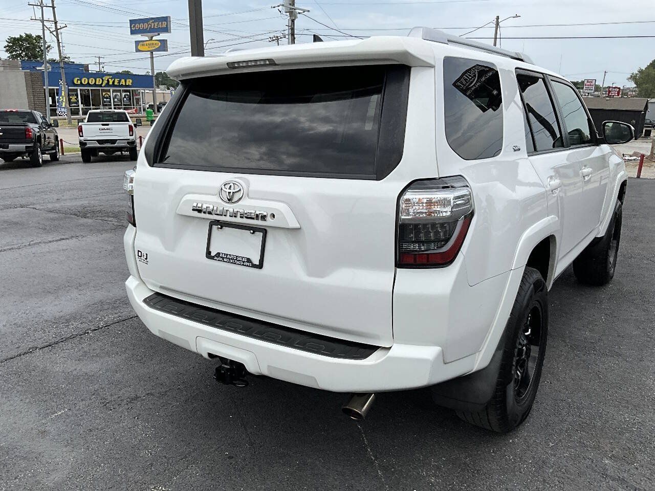 Used 2015 Toyota 4Runner SR5 w/ Four Season Floor Mat Package AWD/4WD image 7