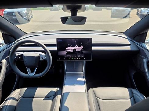 Used 2026 Tesla Model Y AWD image 10