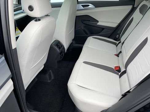 New 2025 Volkswagen Taos SE image 73