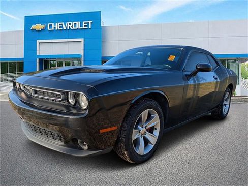 Used 2018 Dodge Challenger SXT image 7