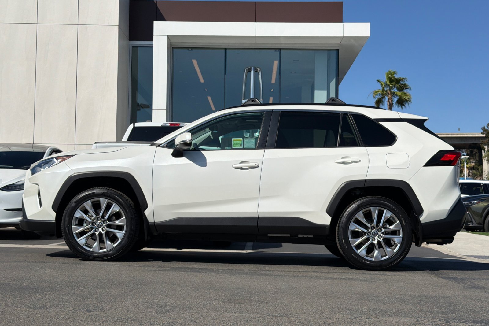 Used 2021 Toyota RAV4 XLE Premium FWD image 6
