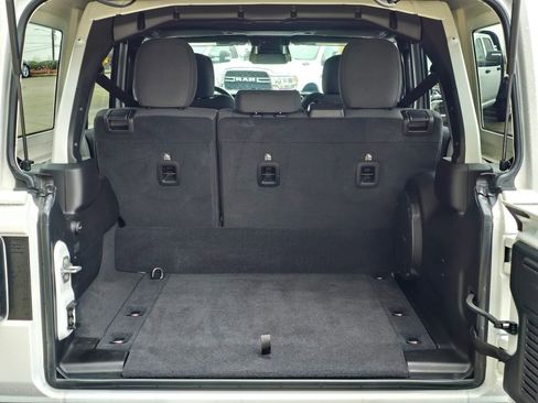 Used 2025 Jeep Wrangler Unlimited Sahara image 21