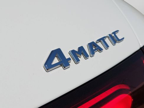 Used 2024 Mercedes-Benz GLC 300 4MATIC image 27