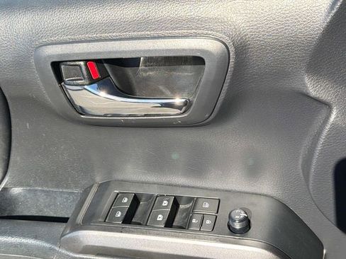 Used 2022 Toyota Tacoma TRD Sport image 25