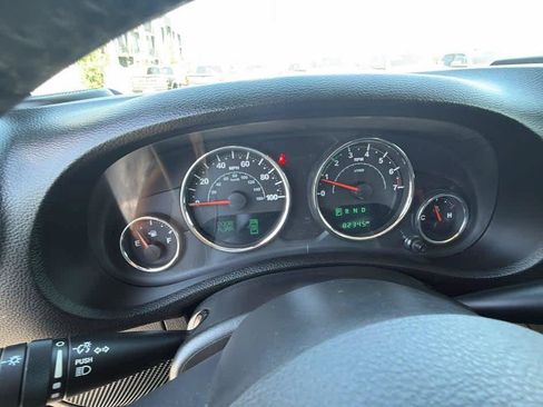 Used 2017 Jeep Wrangler Unlimited Sahara w/ Connectivity Group AWD/4WD image 15
